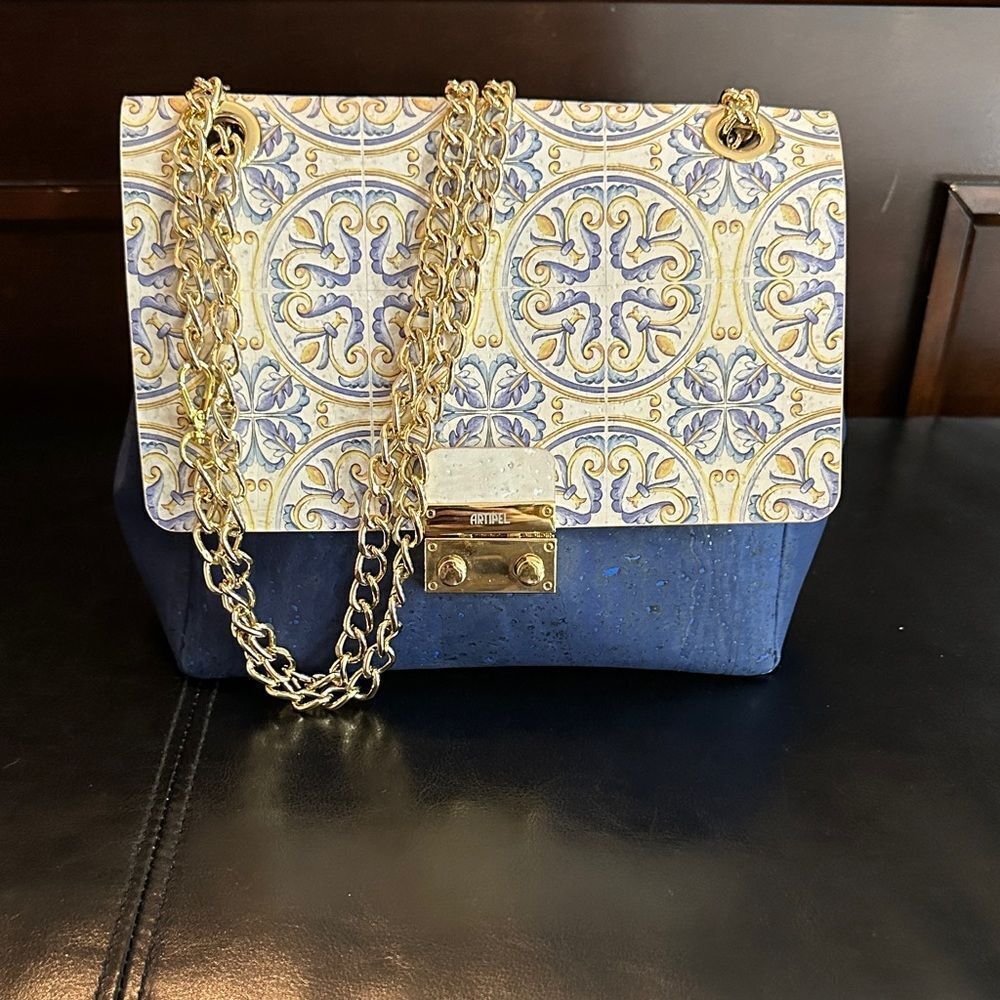 100% Portuguese cork bag with traditional Portuguese tile flap